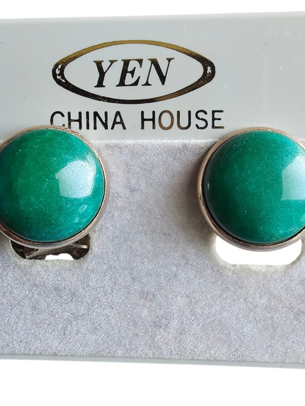 Vintage Yen China House Green Jade Cabochon Clip-On Earrings New On Card